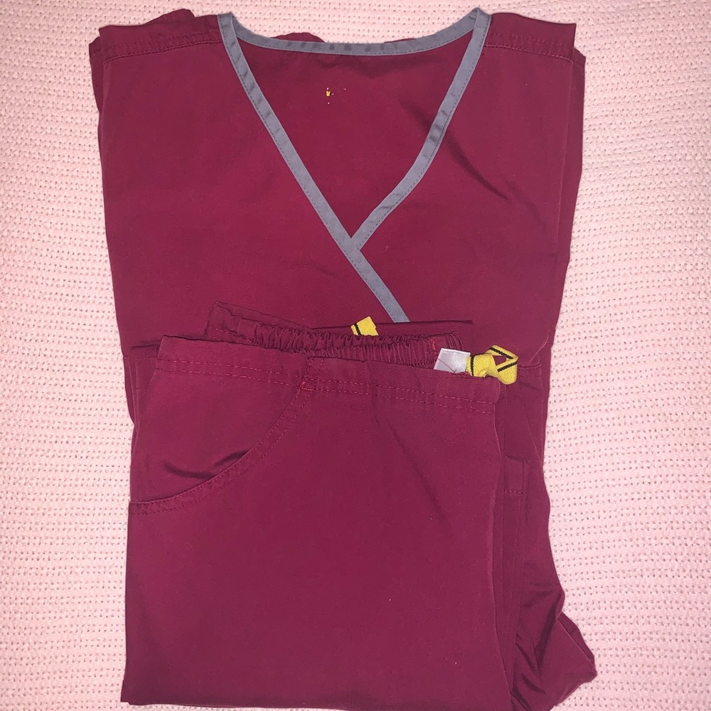 Scrub set